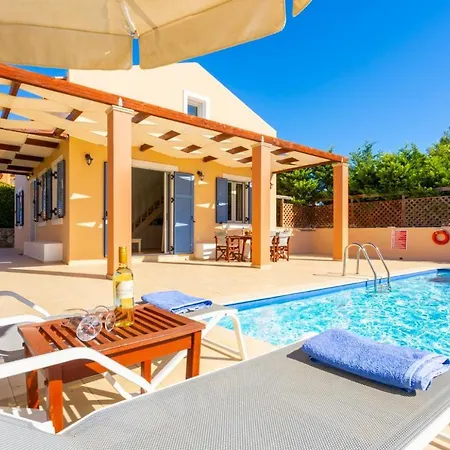 فيلة Nafsika House *