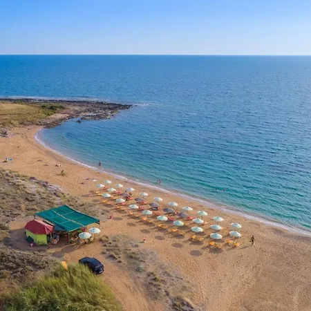 فيلة Nafsika House